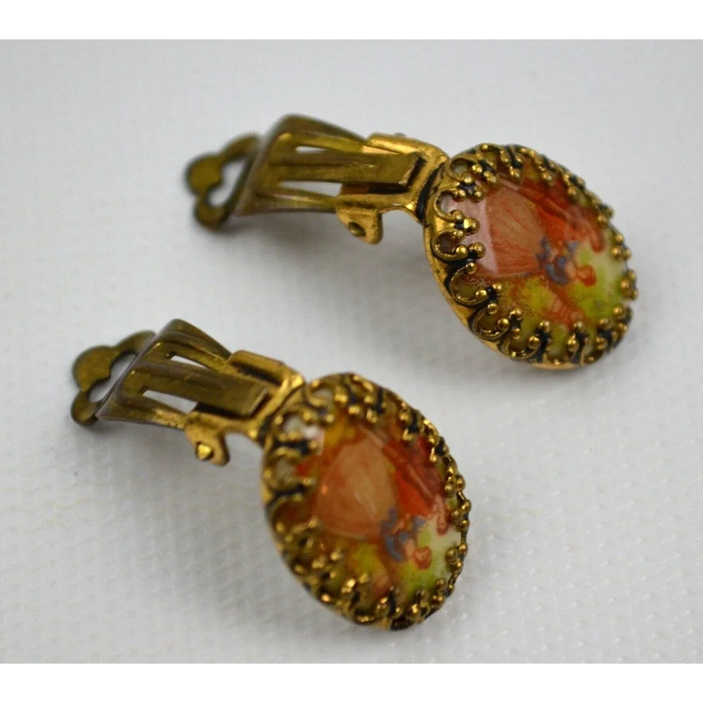 Vintage‎ Gold Tone Clip On Earrings w/ Vintage Picture Man Woman W. Germany .75
